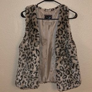 Love Tree Leopard Print Faux Fur Vest